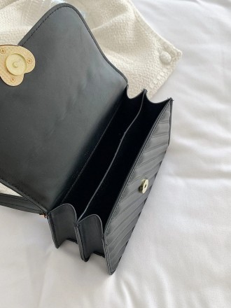 
Женская сумочка на два отдела с золотой фурнитурой
Параметры - высота 15(см), д. . фото 8