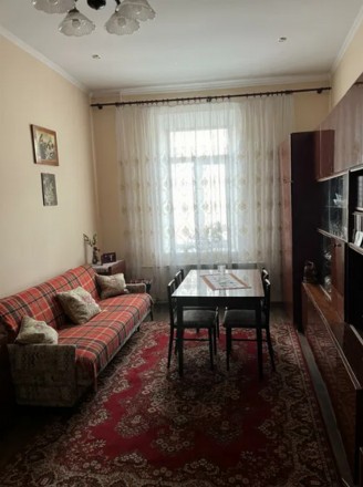 Продається двокімнатна квартира на центральній вулиці Тернополя. Квартира площею. Центр. фото 3