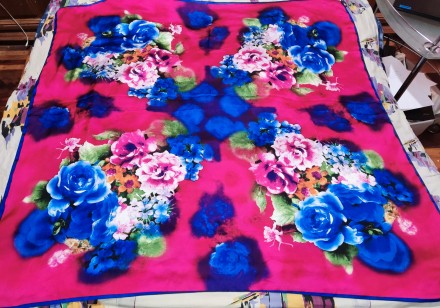 Большой платок-шаль с цветами, 30%-шелк, 70%-вискоза, размер 130х130см, новое со. . фото 3