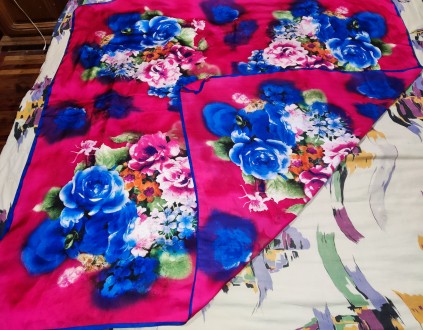 Большой платок-шаль с цветами, 30%-шелк, 70%-вискоза, размер 130х130см, новое со. . фото 5