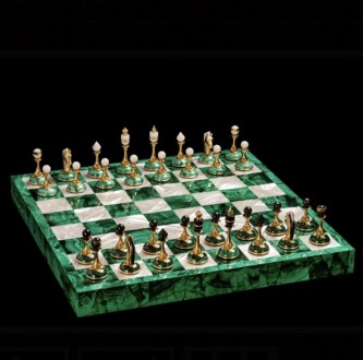 Шахматы изготовлены из дерева, из камня - малахит. Эксклюзивная ручная работа.. . фото 4