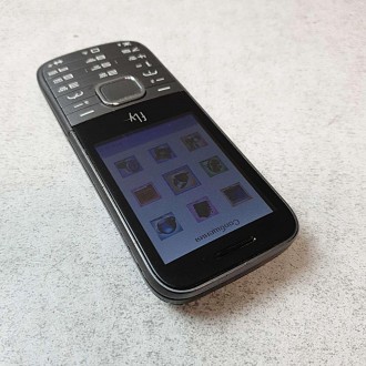Телефон, поддержка трех SIM-карт, экран 2.4", разрешение 320x240, камера 1.30 МП. . фото 4