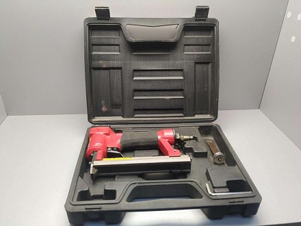 Степлер пневматичний InterTool PT-1610 призначений для кріплення тканини до фане. . фото 3