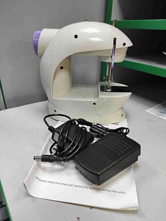 Швейная мини машинка портативная Mini Sewing Machine SM-202A 4 в 1 с педалью и а. . фото 3