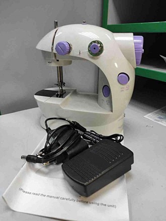 Швейная мини машинка портативная Mini Sewing Machine SM-202A 4 в 1 с педалью и а. . фото 2