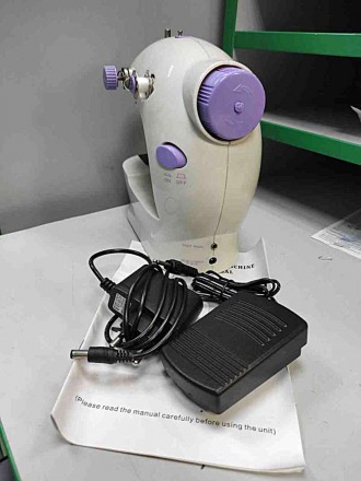 Швейная мини машинка портативная Mini Sewing Machine SM-202A 4 в 1 с педалью и а. . фото 4