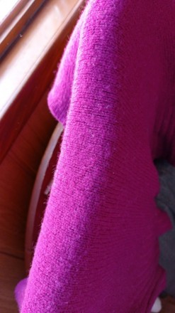 Свитер-гольф Benetton Бенеттон р. М - на р. 46-48.
Цвет пурпурно-розовый или тё. . фото 4