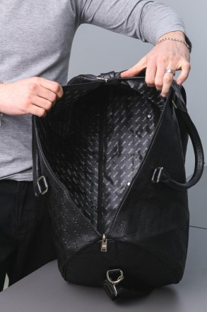 
- Класична дорожня сумка- Лаконічний дизайн- Матеріал: шкірозамінник високої як. . фото 8