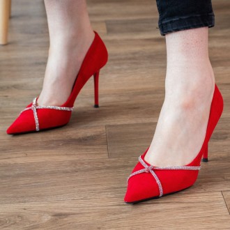 Жіночі туфлі червоні Cabaret 2606
Туфлі жіночі виконані зі штучної замші. Модель. . фото 4