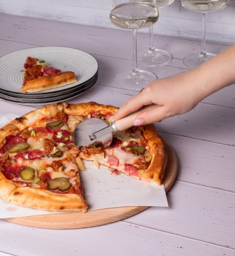 Чтобы внешний вид приготовленной пиццы не испортил кухонный нож, домохозяйка мож. . фото 4