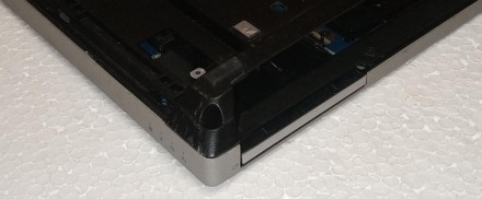 Низ корпуса з ноутбука HP EliteBook 8470p (поддон та палмрест в зборі)

Стан н. . фото 5