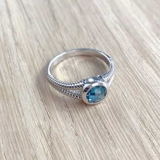 Родированное серебряное кольцо 925 пробы с топазом Лондон Блю. Родированные укра. . фото 4