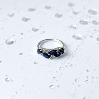Родированное серебряное кольцо 925 пробы с натуральным сапфиром 1.475ct, фианита. . фото 3