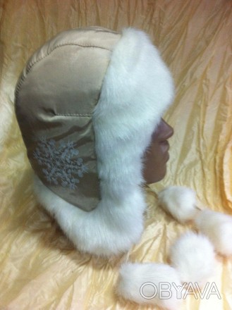 Класична, тепла, зимова шапка-вушанка для дівчаток з бубонами прикрашена малюнко. . фото 1