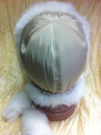 Тепла, зимова шапка-вушанка для дівчаток з бубонами, прикрашена малюнком популяр. . фото 3