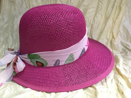 Жіноча літнє капелюх з маленькими, звужуються в потиличній частині, полями ширин. . фото 3