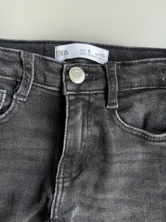 Модні фірмові Гарні дитячі джинси-брюкіс елементами рванки і тиртості - Коттон с. . фото 6