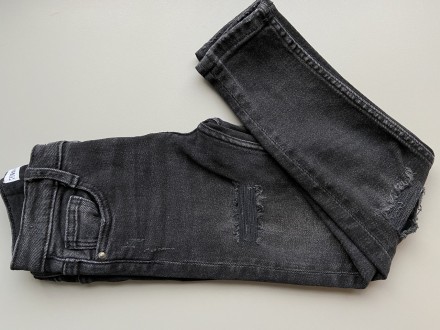 Модні фірмові Гарні дитячі джинси-брюкіс елементами рванки і тиртості - Коттон с. . фото 2