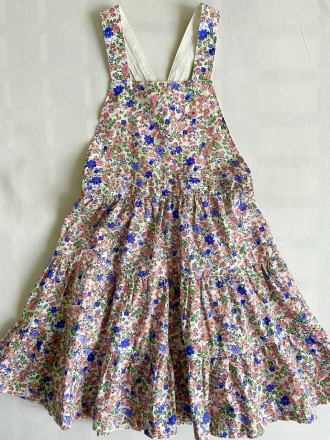 
Яркое летнее платье-сарафан с ярким цветочным принтом с двумя ярусами воланов 
. . фото 2