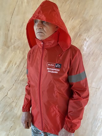Куртка ветровка мужская одинарная с капюшоном из красной не промокаемой и не про. . фото 4