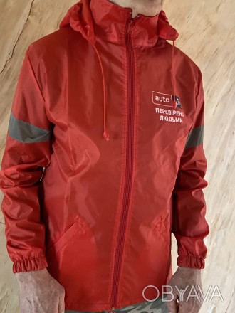 Куртка ветровка мужская одинарная с капюшоном из красной не промокаемой и не про. . фото 1