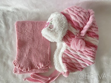 Очень красивый нежный детский зимний комплект - шапочка + шарфик розового цвета.. . фото 1
