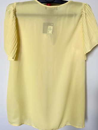 
Жовта літня блузка з коротким плісированим рукавом із шифону гарної якості. Роз. . фото 8