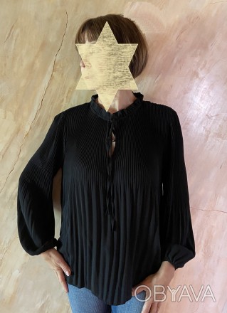 
однотонна чорна жіноча блузка з плісированого шифону різної фракції (вузької та. . фото 1