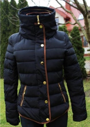 Стильна молодіжна м'яка стьобана куртка з капюшоном, з кишенями на блискавці . М. . фото 2