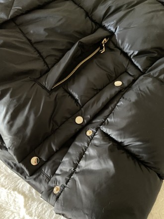 Стильна зимова куртка-пуховик тільки чорна з високим коміром, з кишенями на блис. . фото 7