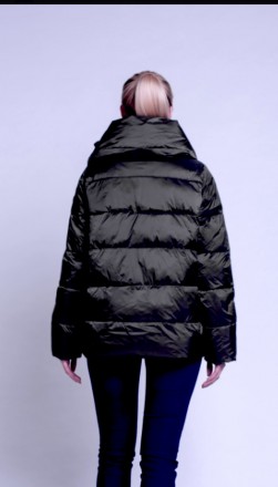 Стильна зимова куртка-пуховик тільки чорна з високим коміром, з кишенями на блис. . фото 3