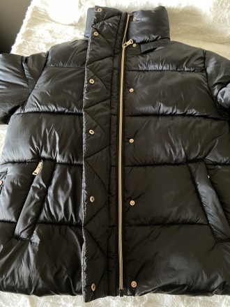 Стильна зимова куртка-пуховик тільки чорна з високим коміром, з кишенями на блис. . фото 6
