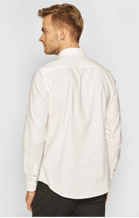 
Чоловіча біла сорочка з дуже щільної бавовни — класичної стилі з овальним низом. . фото 3