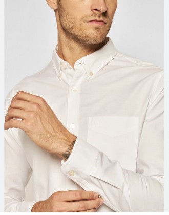 
Чоловіча біла сорочка з дуже щільної бавовни — класичної стилі з овальним низом. . фото 4