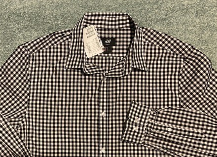 
Чоловіча сорочка з бавовни в чорно-білу дрібну карту - класичному стилі з оваль. . фото 3
