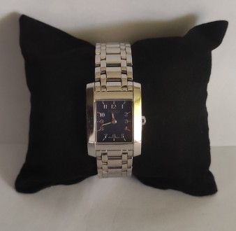 Оригинальное женские швейцарские часы Fendi 7000L в очень хорошем состоянии.. . фото 2