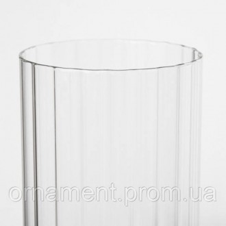 
Скляна ваза поєднує в собі елегантність і стиль, створюючи ідеальну основу для . . фото 3
