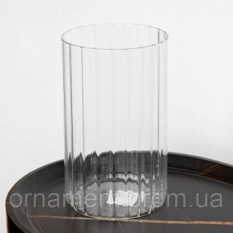 
Скляна ваза поєднує в собі елегантність і стиль, створюючи ідеальну основу для . . фото 2