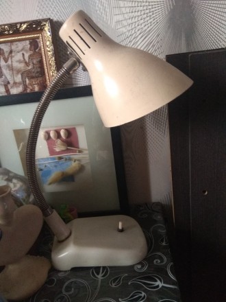Продам настольную лампу  СССР за 350грн,  фиолетовая 150грн.Состоянее рабочее. В. . фото 2