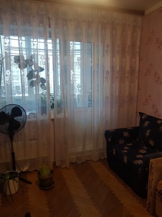 Продається 4-х кімнатна квартира в нормальному стані біля метро Харківська. Два . . фото 12