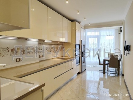 4-комнатная квартира, 130 м.кв.. Киев. фото 1 4-комнатная квартира, 130 м.кв.. Киев. фото 1