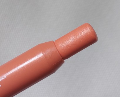 Продам помаду-карандаш/бальзам для губ Yves Rocher Crayon Levres Eclat в хорошем. . фото 7