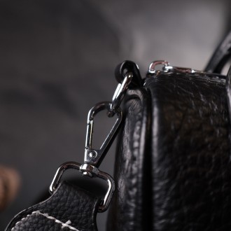 Стильна, оригінальна жіноча чорна сумка, сумочка бочка, сумка багет виготовлена . . фото 8