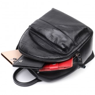 Маленький компактний жіночий шкіряний стильний чорний рюкзак виготовлений з м'як. . фото 7