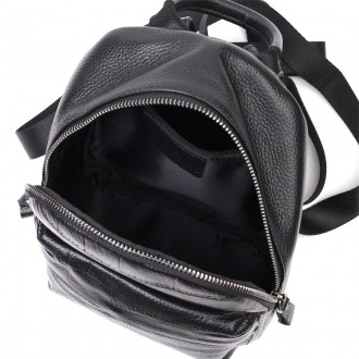 Маленький компактний жіночий шкіряний стильний чорний рюкзак виготовлений з м'як. . фото 8
