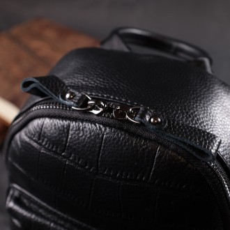 Маленький компактний жіночий шкіряний стильний чорний рюкзак виготовлений з м'як. . фото 9
