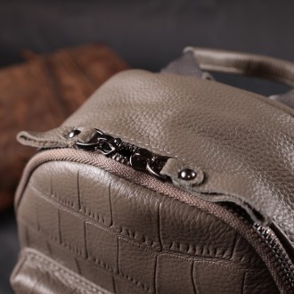 Маленький компактний жіночий шкіряний стильний сірий рюкзак виготовлений з м'яко. . фото 9
