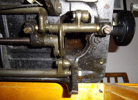 Швейная машинка ПМЗ серии «Подольск» - «Зингер»
Швейная. . фото 11