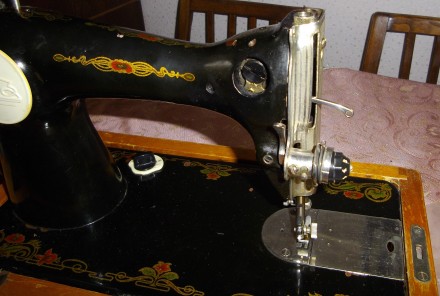 Швейная машинка ПМЗ серии «Подольск» - «Зингер»
Швейная. . фото 12