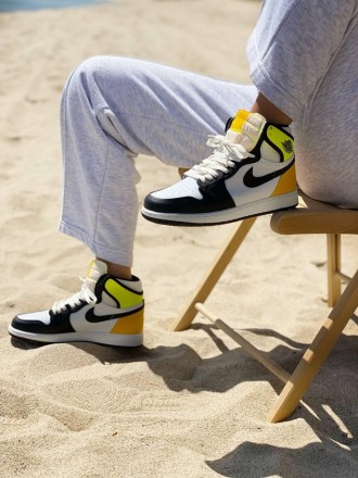 Кроссовки женские черно-белые Nike Air Jordan 1 High OG “Volt Gold” 
Отличные же. . фото 5